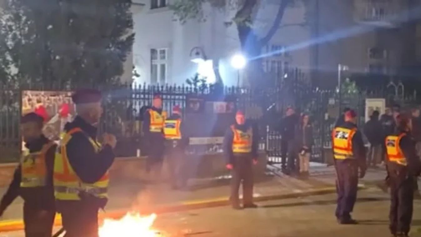 Az árulók, a drogosok, a szatírok a hősök!