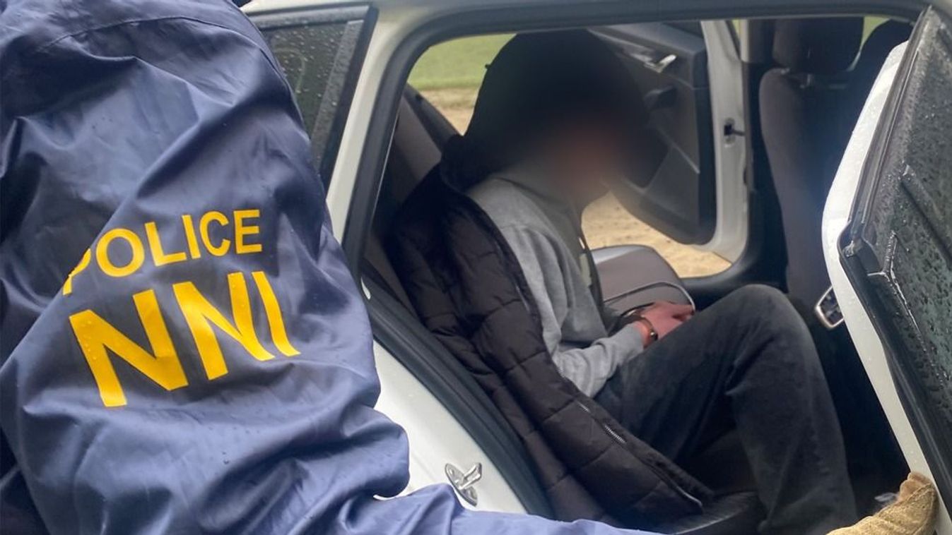 Iskolai vérengzést tervezett egy 15 éves fiú – nemzetközi szálak és súlyos következmények