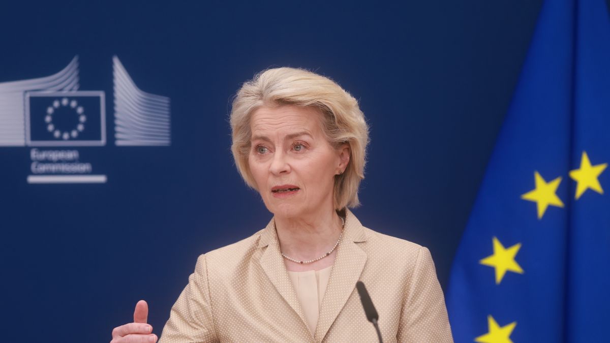 Ursuláék újabb eljárást indítottak Magyarország ellen, fáj nekik, hogy nem rokkanunk bele a tankolásba