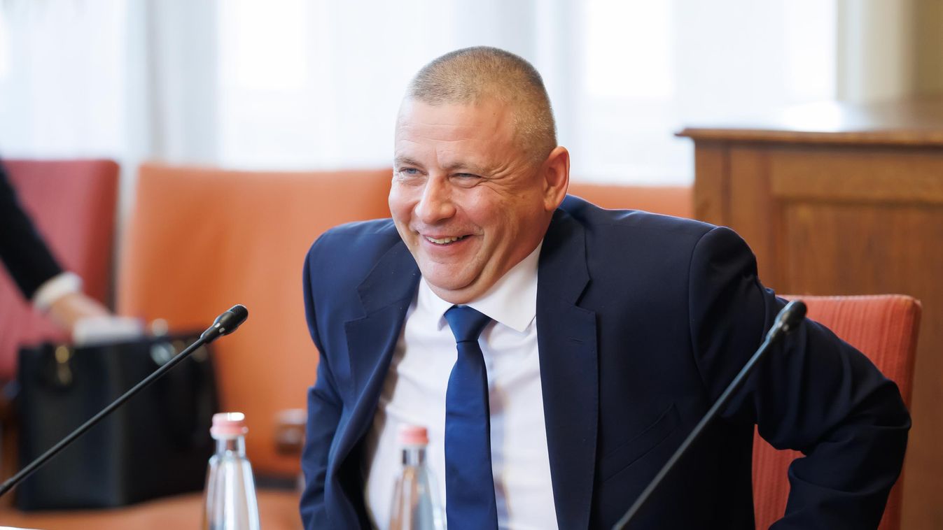 Ruszin-Szendi pert nyert Pócs János ellen a zsírleszívásáról írt bejegyzés miatt.