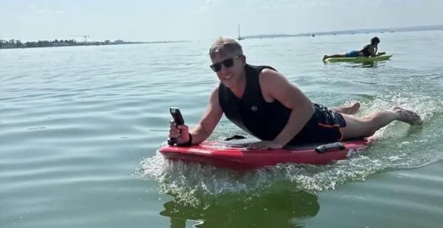 A Balaton drágulásáról mindig menő írni a túloldalon akkor is, ha ezzel akarva akaratlanul az új miniszterelnökbe rúgnak bele. Fotó: FB