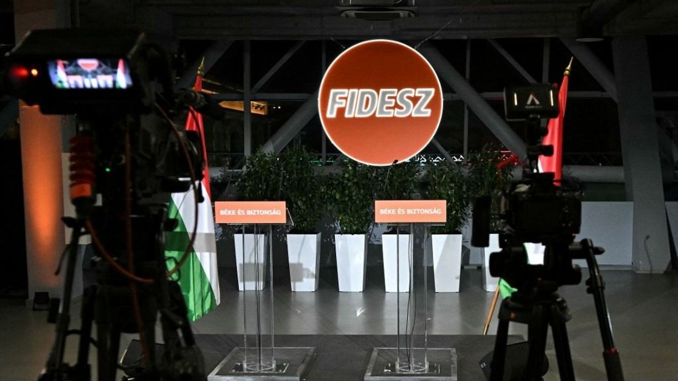 Képregényben figuráznák ki Orbán Viktort és a Fideszt – politikai szatíra, vagy színtiszta propaganda?