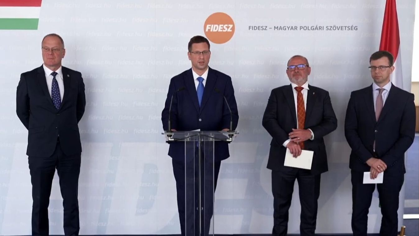 Gulyás Gergely, Bóka János, Navracsics Tibor. Fotó: Facebook.