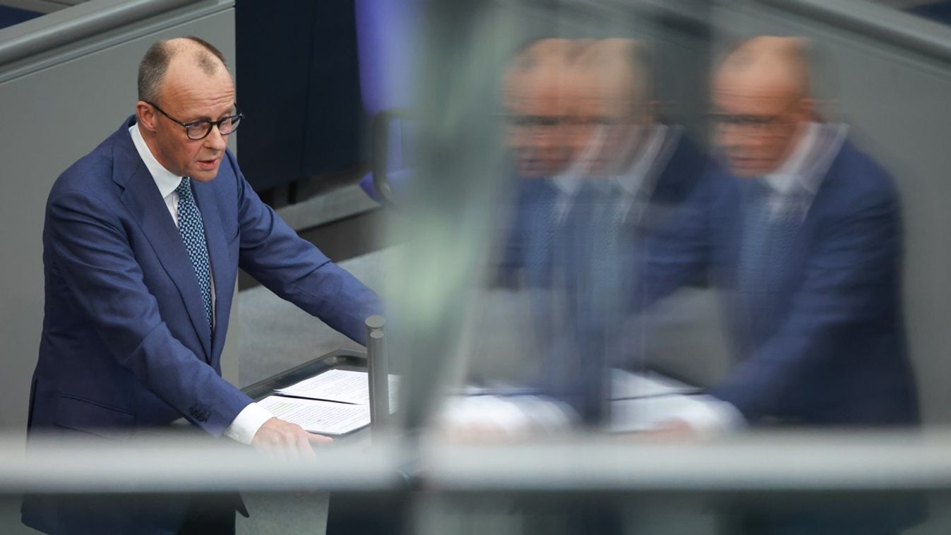 Padlóra hasalt Merz és kormányának népszerűsége