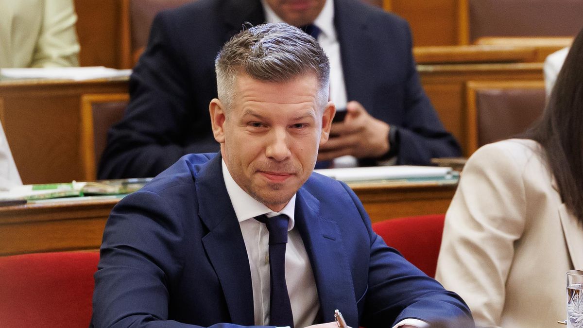 Benyújtották a képviselői fizetések és juttatások csökkenéséről szóló törvényjavaslatot