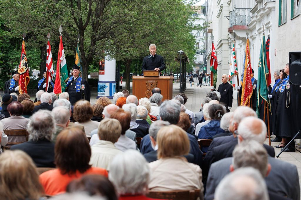 20260515 -- Csurka István emléktáblájának avatása a Hazatérés Templománál. Szatmáry Kristóf // fotó: Hatlaczki Balázs