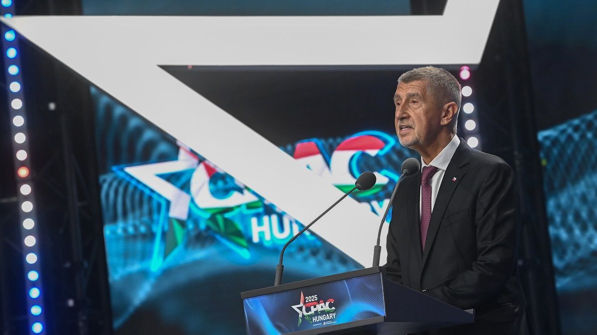 Fico, Babis! Itt végig csak egy muskétás volt...