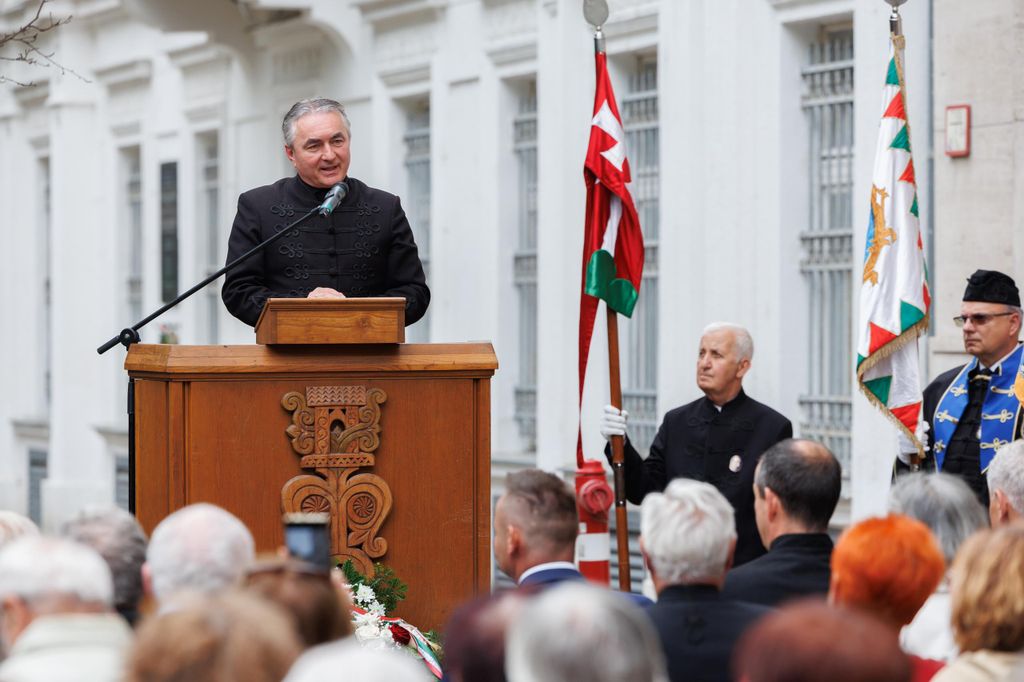 20260515 -- Csurka István emléktáblájának avatása a Hazatérés Templománál. Hegedűs Lóránt // fotó: Hatlaczki Balázs