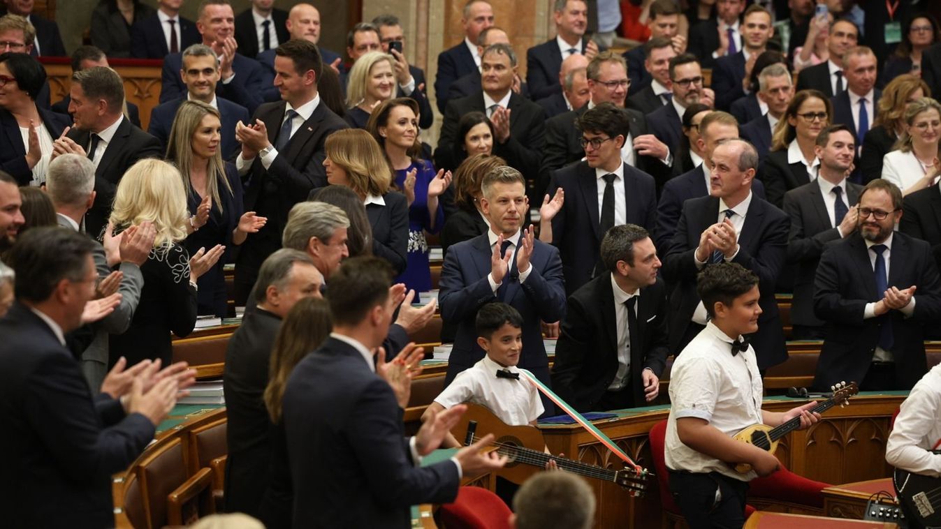 Mit csinál egy miniszterelnök a Karmelitában?