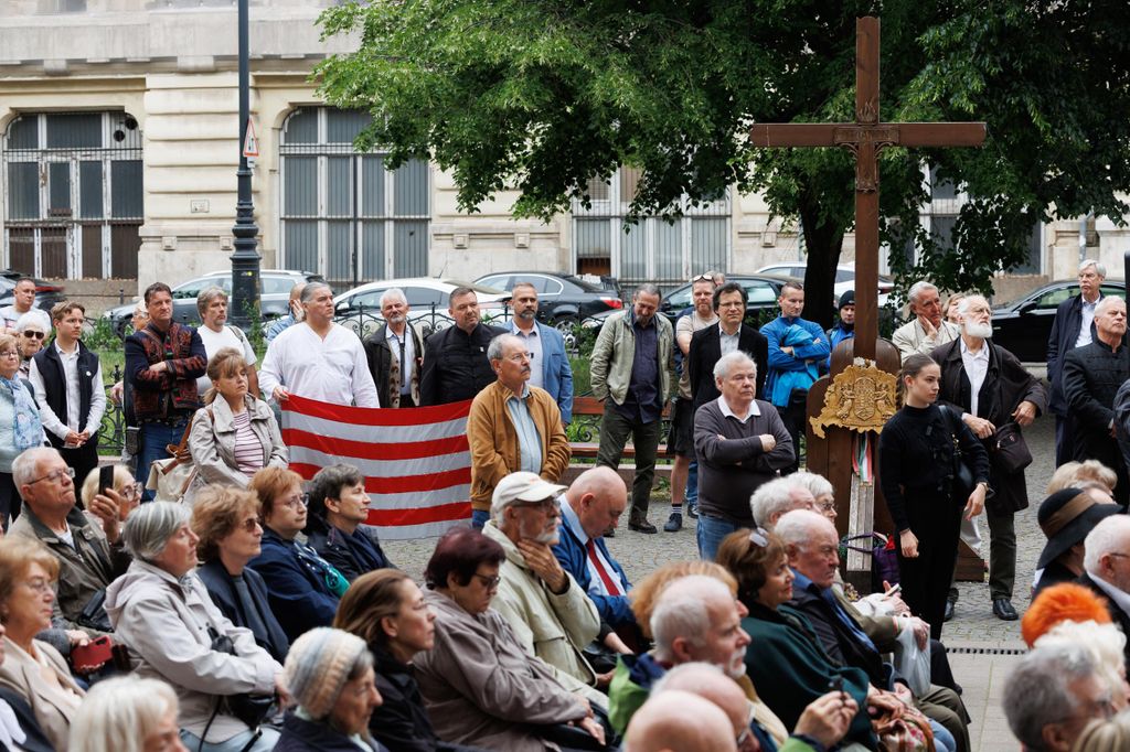 20260515 -- Csurka István emléktáblájának avatása a Hazatérés Templománál. // fotó: Hatlaczki Balázs
