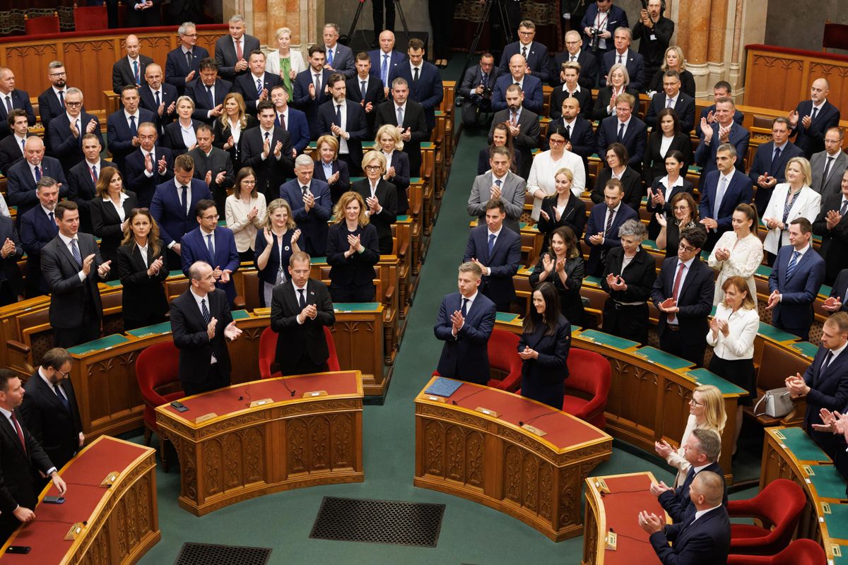 A Tisza Párt programjában szereplő vízumstopnak egy az egyben történő megvalósítása komoly gazdasági problémákkal járna. 