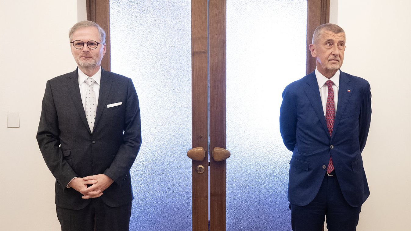 Vita a cseh államfő és a kormányfő között: ki képviselje Csehországot a NATO-csúcstalálkozón?