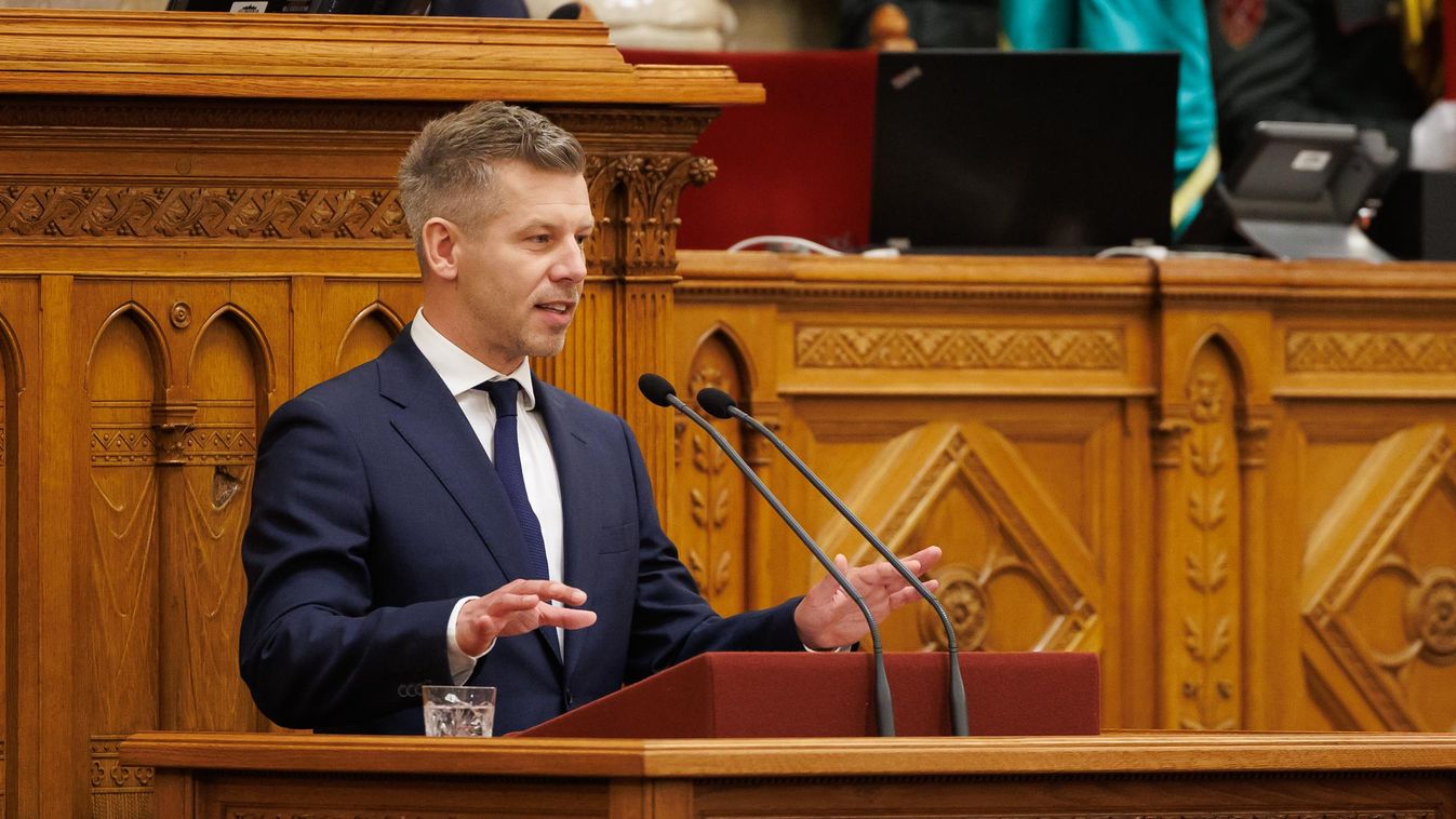 Mindenhol dördülnek a fegyverek, de Magyar Péterék megszüntetik a háborús veszélyhelyzetet