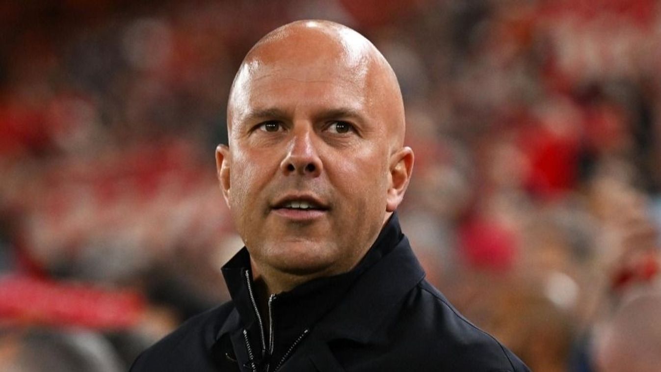 Kirúgták Szoboszlaiék edzőjét! – Arne Slot belebukott a vörösök gyenge idényébe!