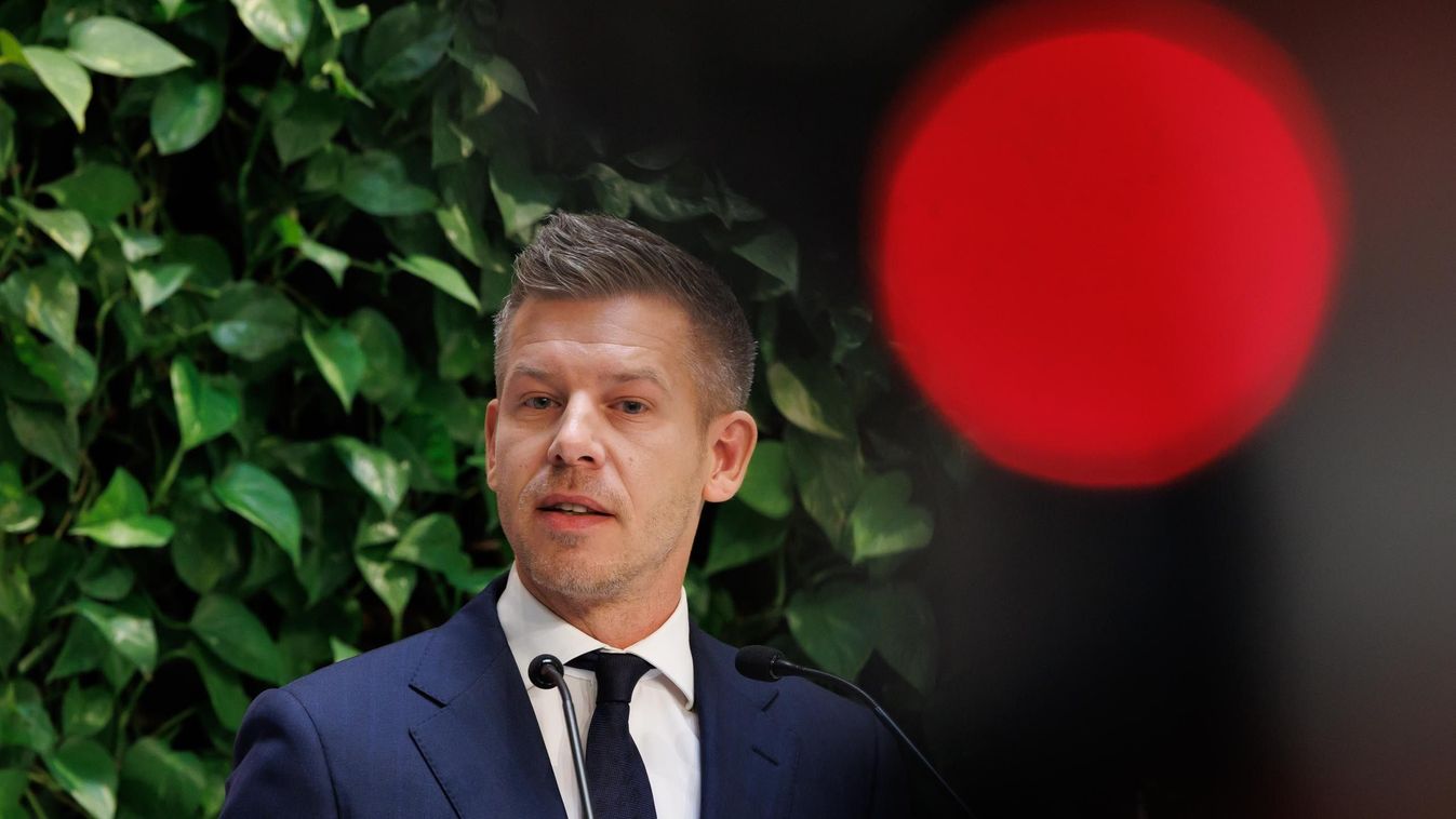 Miben különbözik a fülkeforradalom és a Tisza áradása?