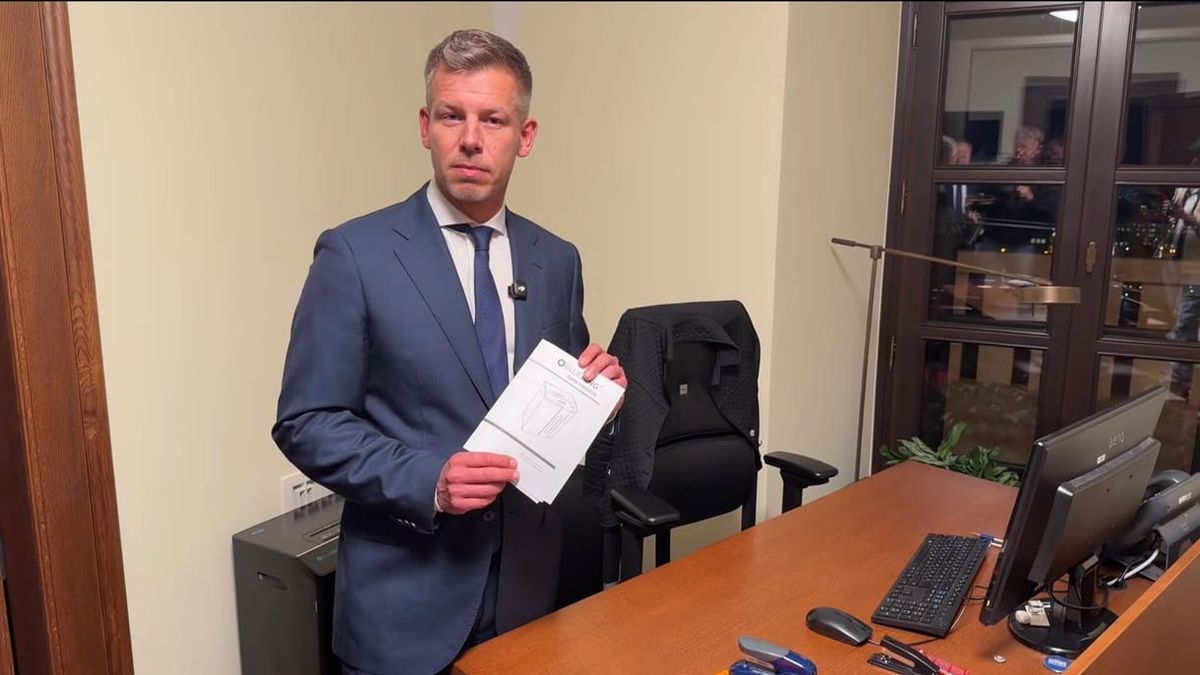 A miniszterelnöktől nem a performanszokat, hanem a tényleges kormányzást akarjuk látni