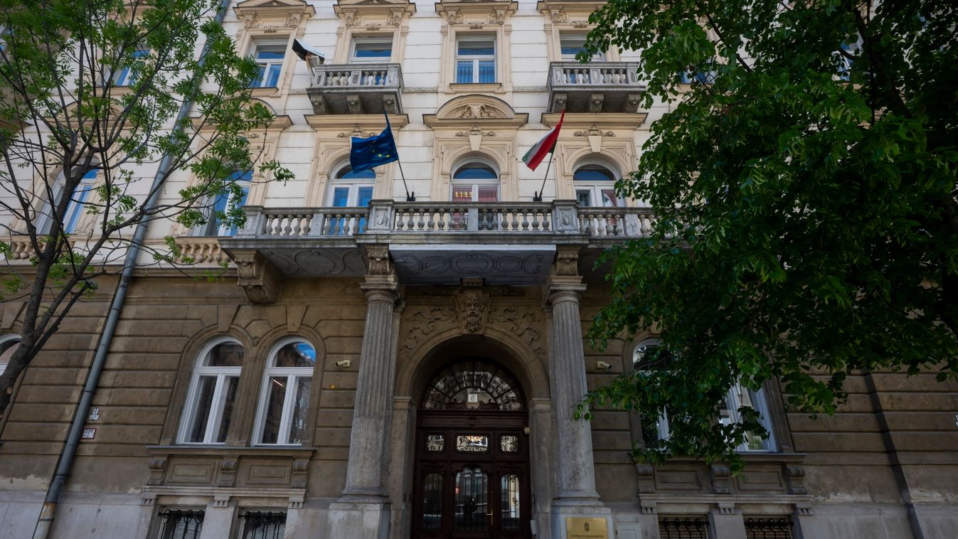 Lázár minisztériuma tetszett meg a legjobban Bütyöknek, oda költözik a puritán Karmelita helyett