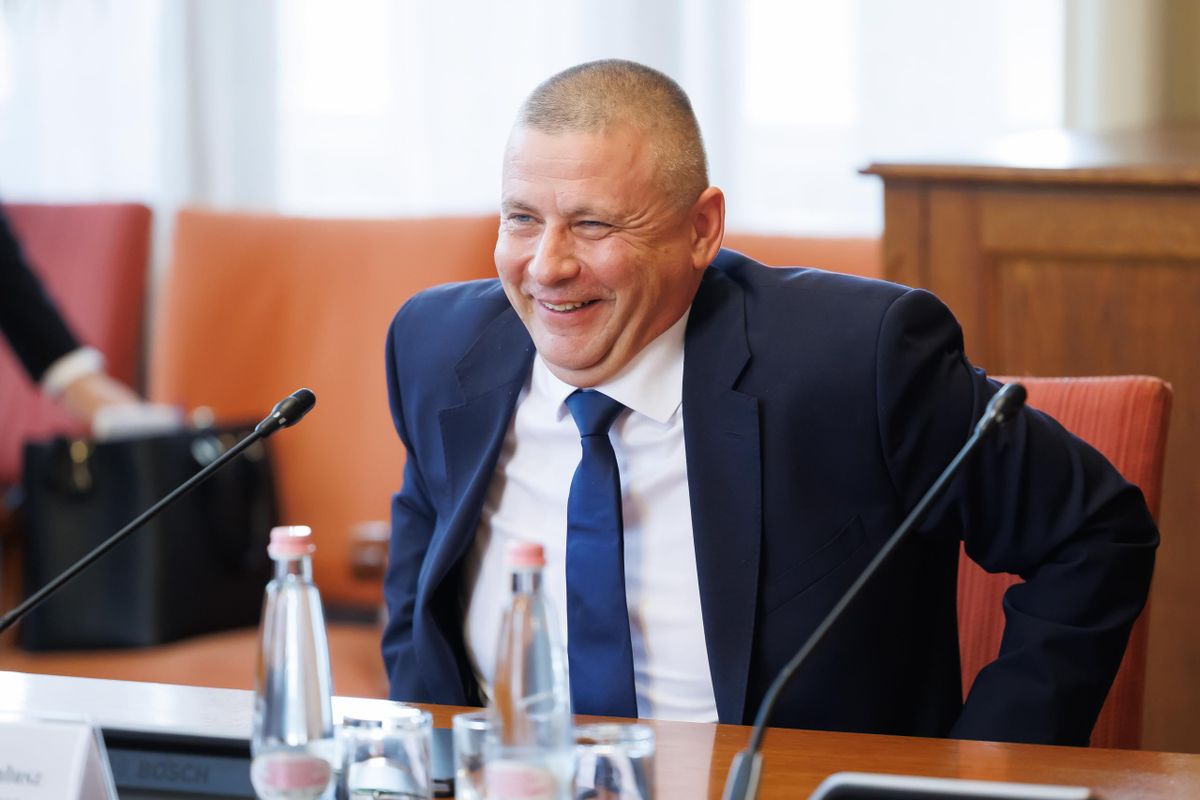 Ruszin-Szendi pert nyert Pócs János ellen a zsírleszívásáról írt bejegyzés miatt.