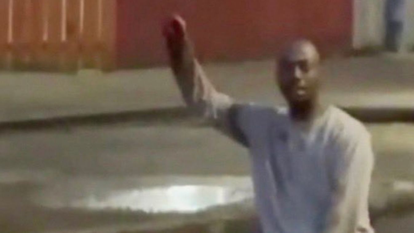 A hatóságok szerint nem terrorista, így biztos csak rossz napja volt az észak-ír férfit lefejezni igyekvő migránsnak