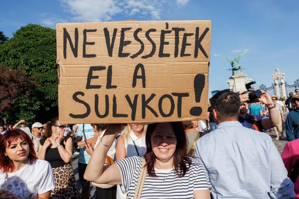 20260607 -- Tüntetás Sulyok Tamásért a Sándor Palota előtt. // fotó: Hatlaczki Balázs