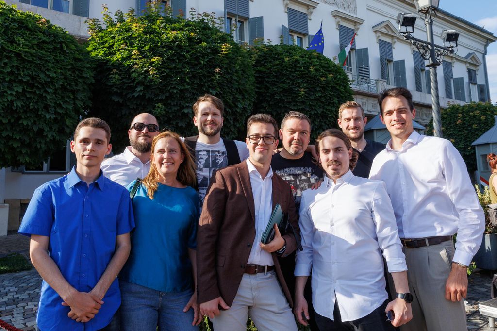 20260607 -- Tüntetás Sulyok Tamásért a Sándor Palota előtt. Huth Gergely // fotó: Hatlaczki Balázs