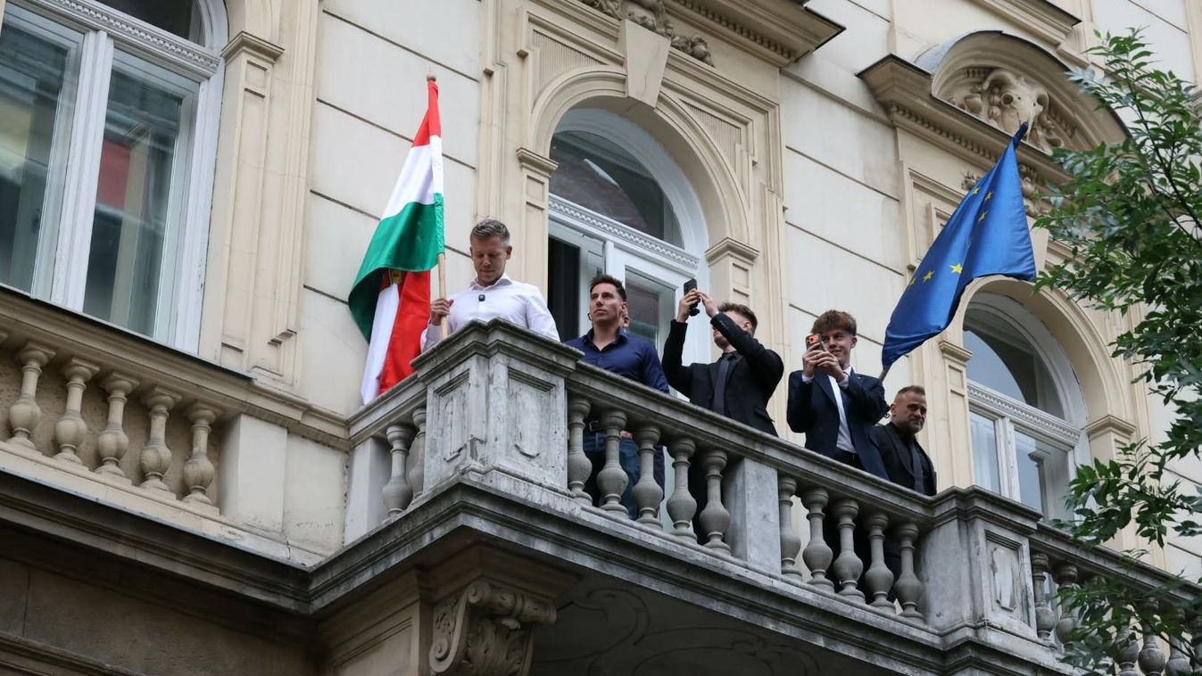Bosszantó egy bugris bunkó, abcug Péter, le vele!