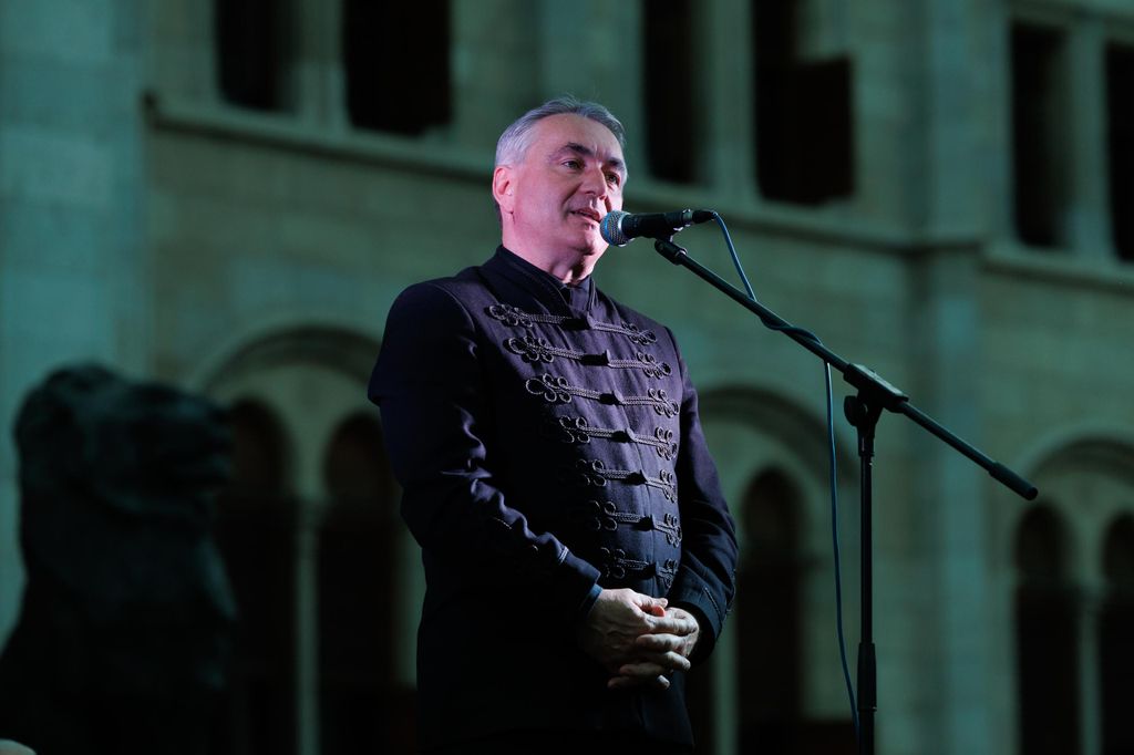 20260604 -- A nemzeti összetartozás napja alkalmából a Kossuth téren fáklyákból kirakják a Kárpát-Hazát, Szilágyi Ákos szervezésében. Hegedűs Lóránt // fotó: Hatlaczki Balázs
