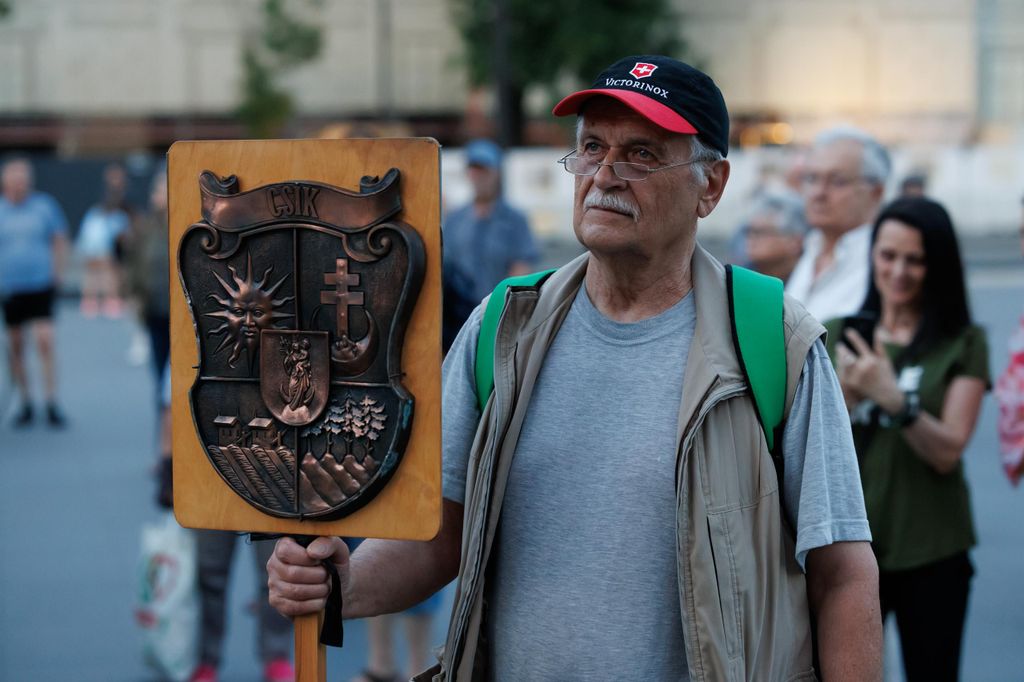 20260604 -- A nemzeti összetartozás napja alkalmából a Kossuth téren fáklyákból kirakják a Kárpát-Hazát, Szilágyi Ákos szervezésében. // fotó: Hatlaczki Balázs
