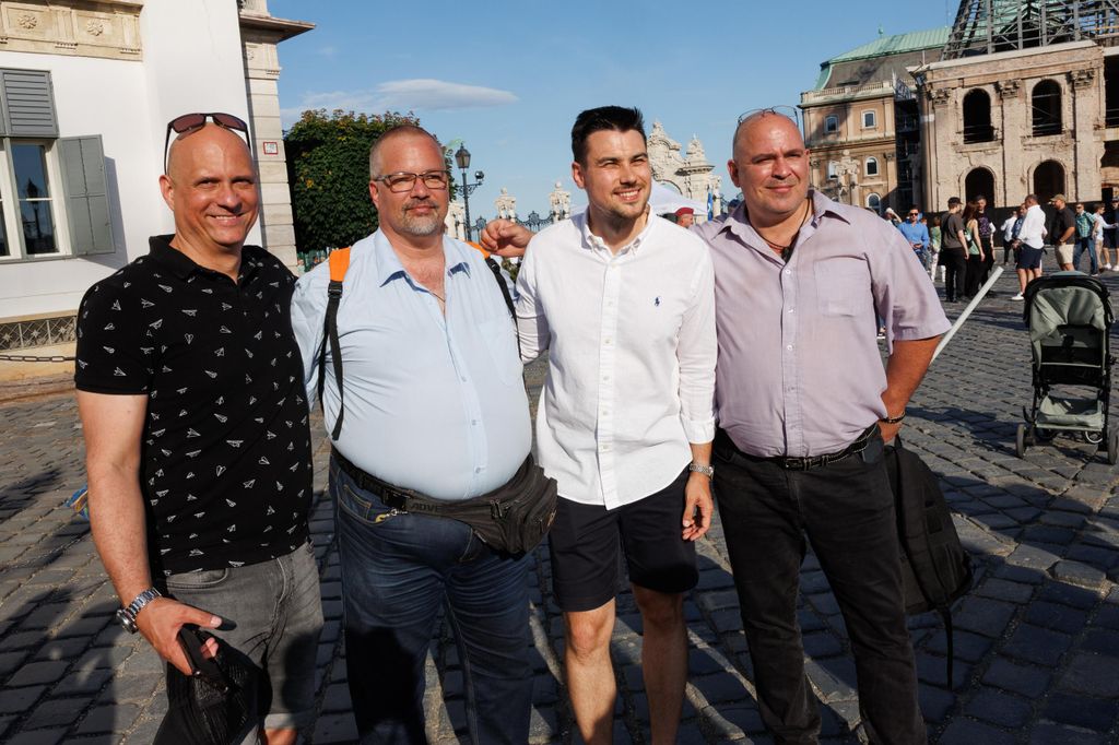 20260607 -- Tüntetás Sulyok Tamásért a Sándor Palota előtt. // fotó: Hatlaczki Balázs