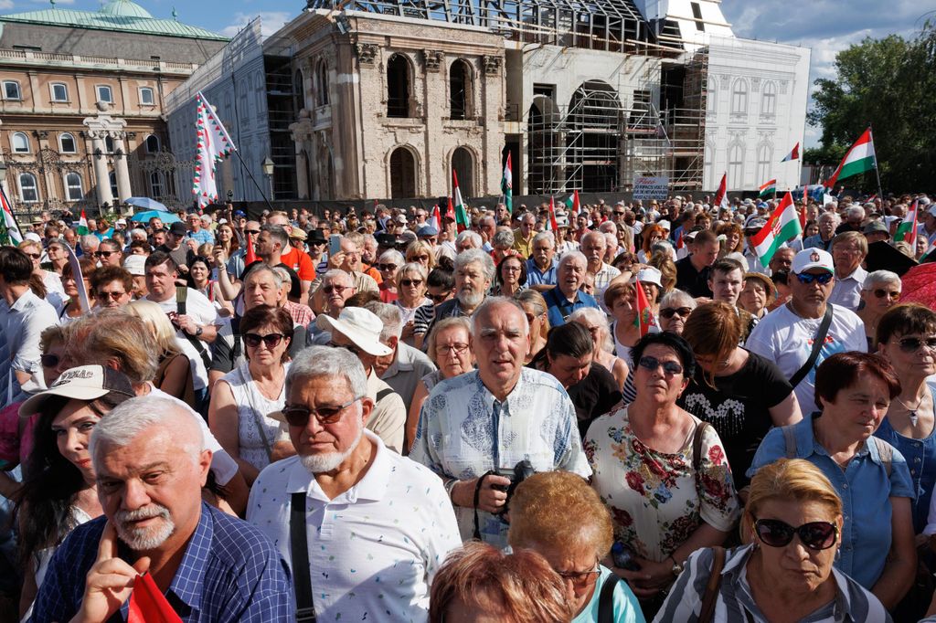 20260607 -- Tüntetás Sulyok Tamásért a Sándor Palota előtt. // fotó: Hatlaczki Balázs