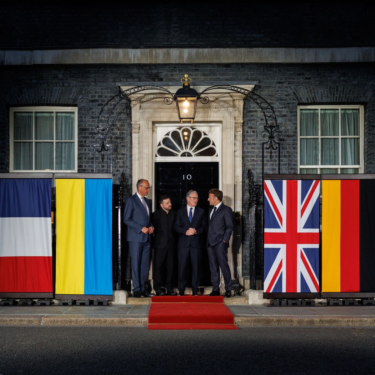 Újra együtt a "nagy" négyes: Friedrich Merz német kancellár, Volodimir Zelenszkij ukrán elnök, Keir Starmer brit miniszterelnök és Emmanuel Macron francia elnök. 