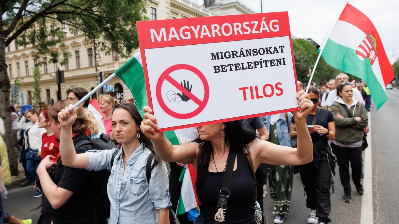 Az uniós biztos figyelmeztetett, hogy a migrációs paktumot végre kell hajtani