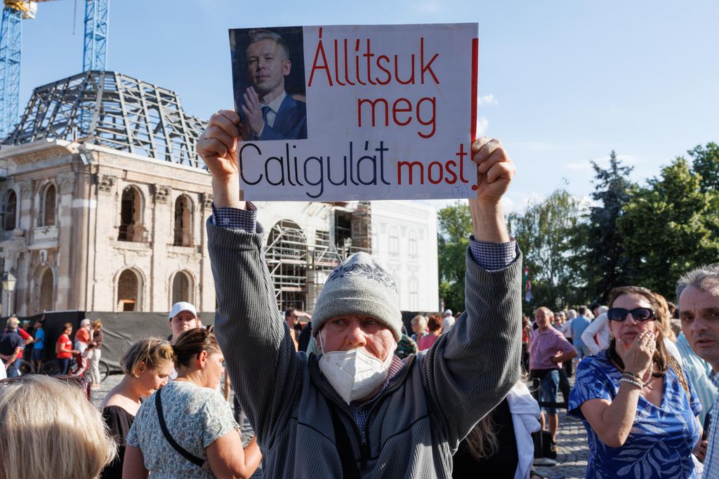 20260607 -- Tüntetás Sulyok Tamásért a Sándor Palota előtt. // fotó: Hatlaczki Balázs