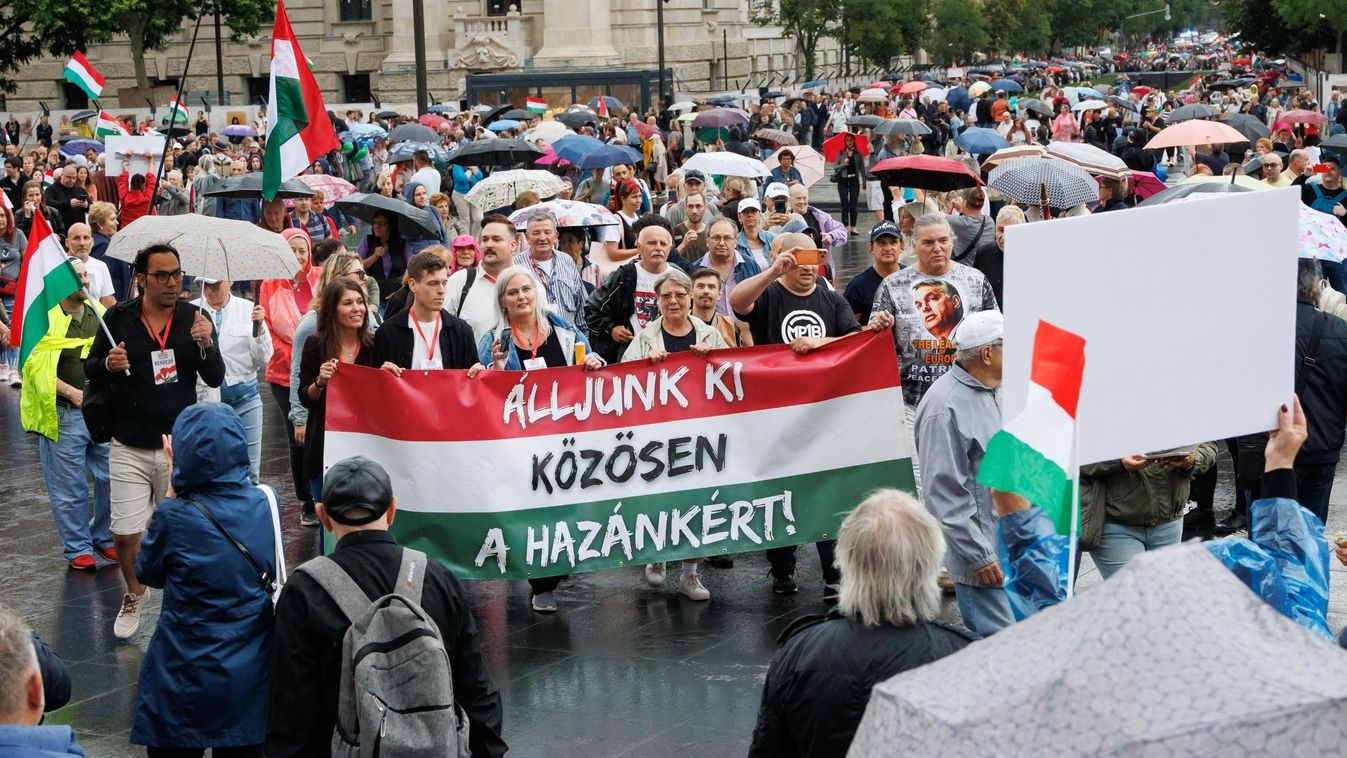 Gyere le, Peti – Bütyök berezelt a migránsellenes tömegtől