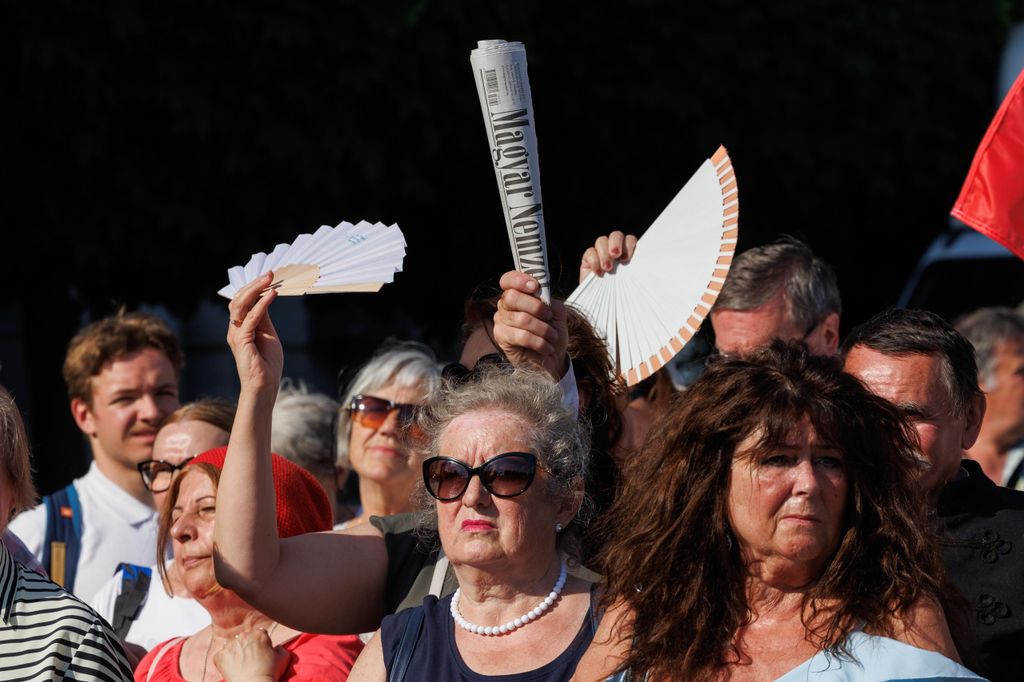 20260607 -- Tüntetás Sulyok Tamásért a Sándor Palota előtt. // fotó: Hatlaczki Balázs