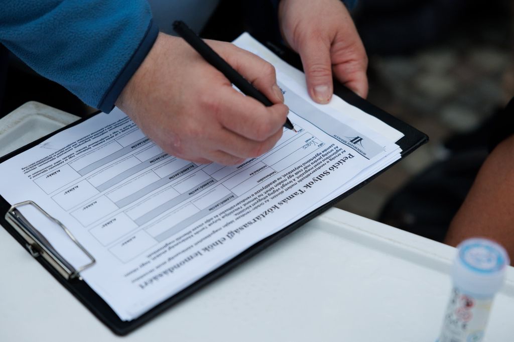 20260603 -- Vona Gábor és a Második Reformkor által szervezett tüntetés a Sándor Palota előtt, Sulyok Tamás ellen, a közvetlen elnökválasztásért. // fotó: Hatlaczki Balázs